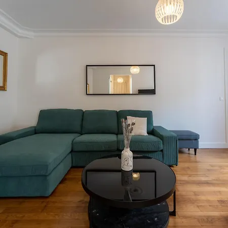 De Luxe Champs Elysees Neuf Apartmán *