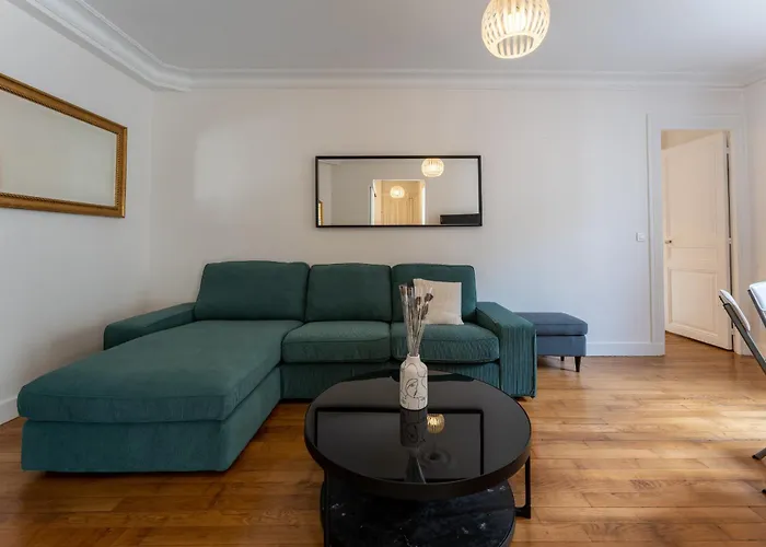 De Luxe Champs Elysees Neuf דירה *