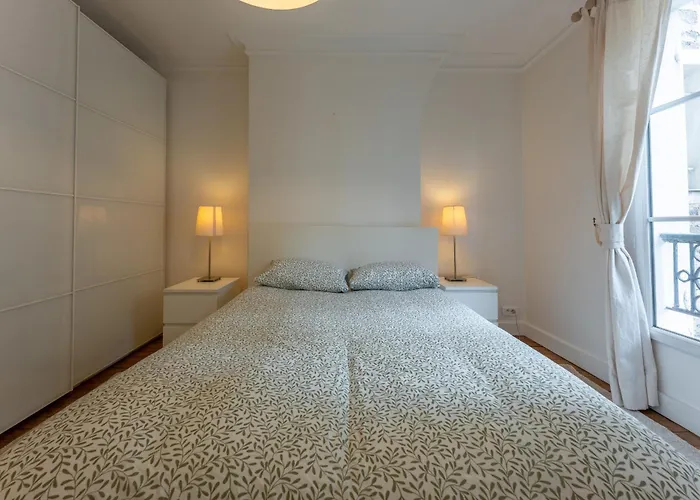 De Luxe Champs Elysees Neuf פריז